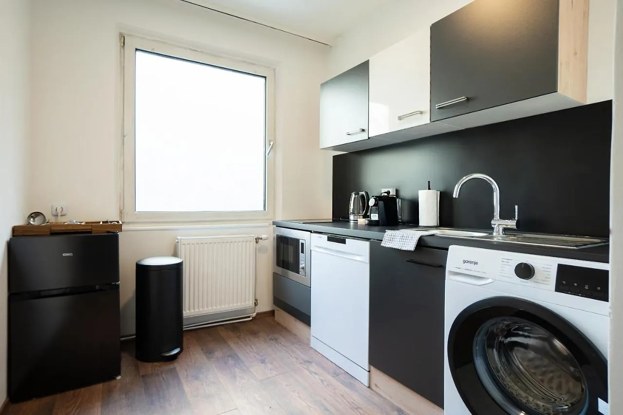 Prater Parkview: Spacious 3-Bedroom Apartment with King Beds Vienna 0*,